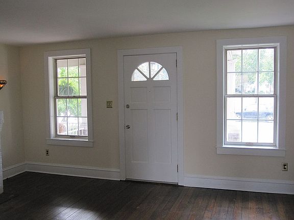3rd image of 621 Gay St