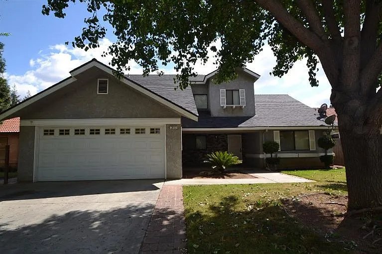 2063 E Fallbrook Ave photo 1