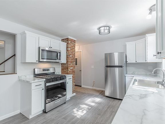 4th image of 908 North St
