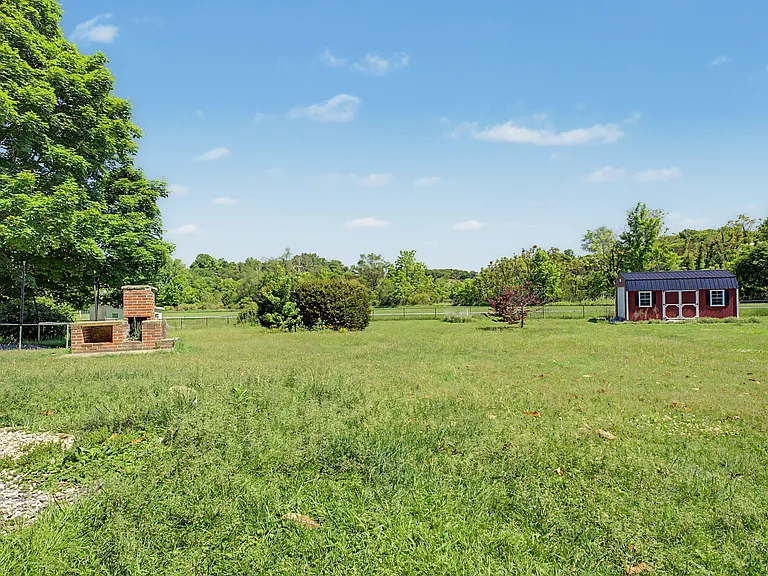 342 W Old Cross Rd — Photo 18