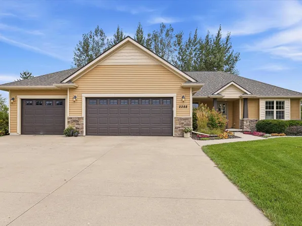 N2288 Hillandale Dr, Greenville, WI 54942
