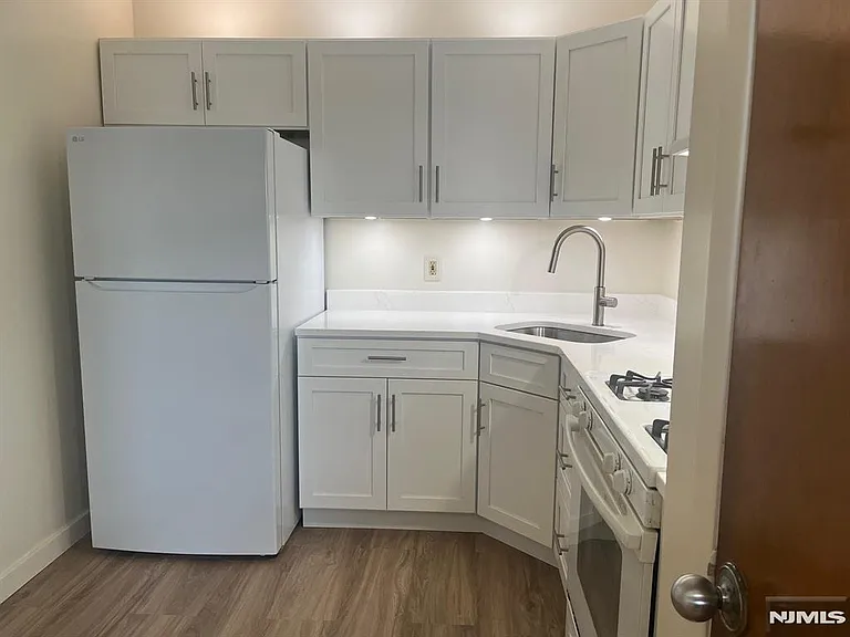 635 Ridge Rd #B — Photo 8