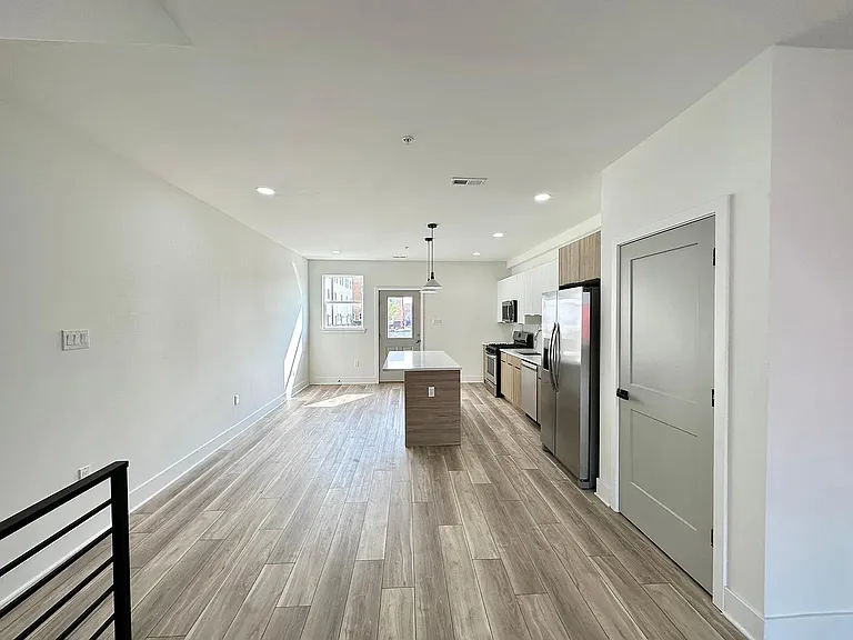 2520 E Tioga St — Photo 6