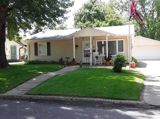 1707 Lamar Dr, Pekin, IL 61554