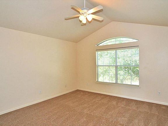 4th image of 2517 Fair Oak St
