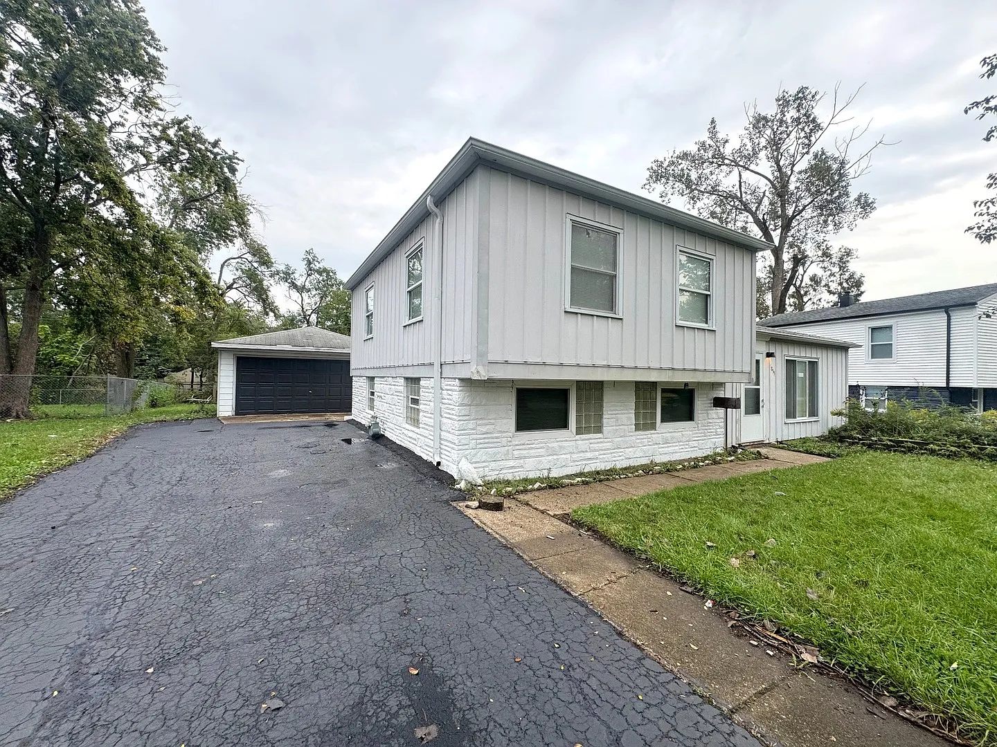 5 bed, 1680 sqft, $2,400 — Photo 1