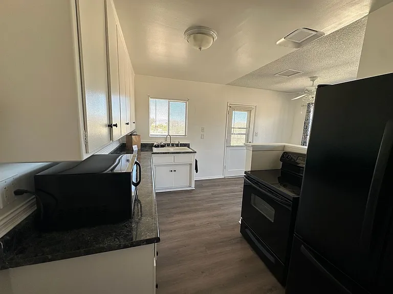 7054 Broad St — Photo 11
