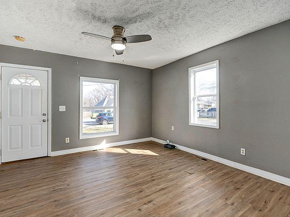 5th image of 920 W Talmage Street