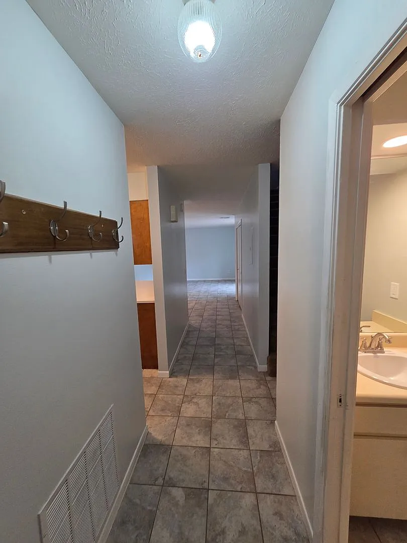Newly Renovated Townhome Near Grand Lagoon In Pcb! *Specail: 1/2 Off 1st Month's Rent!* — Photo 2