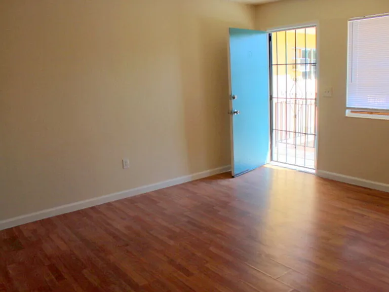 320 W 20th St #10 — Photo 2