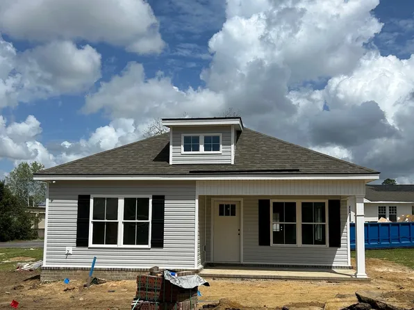 4 Roundtree St, Statesboro, GA 30458