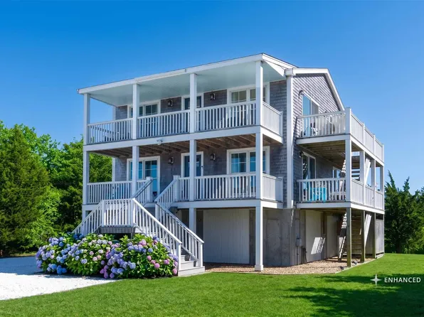 28 Beach Rd, Oak Bluffs, MA 02557