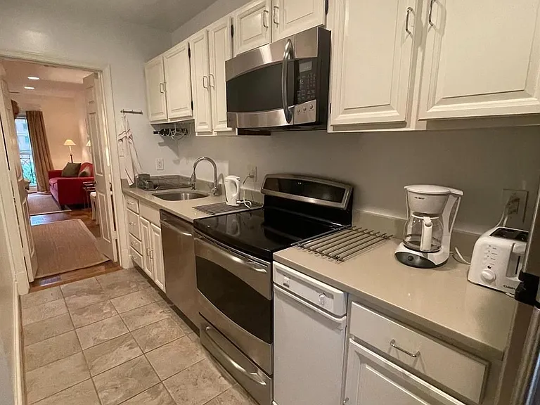 3221 Sutton Pl NW #B — Photo 8