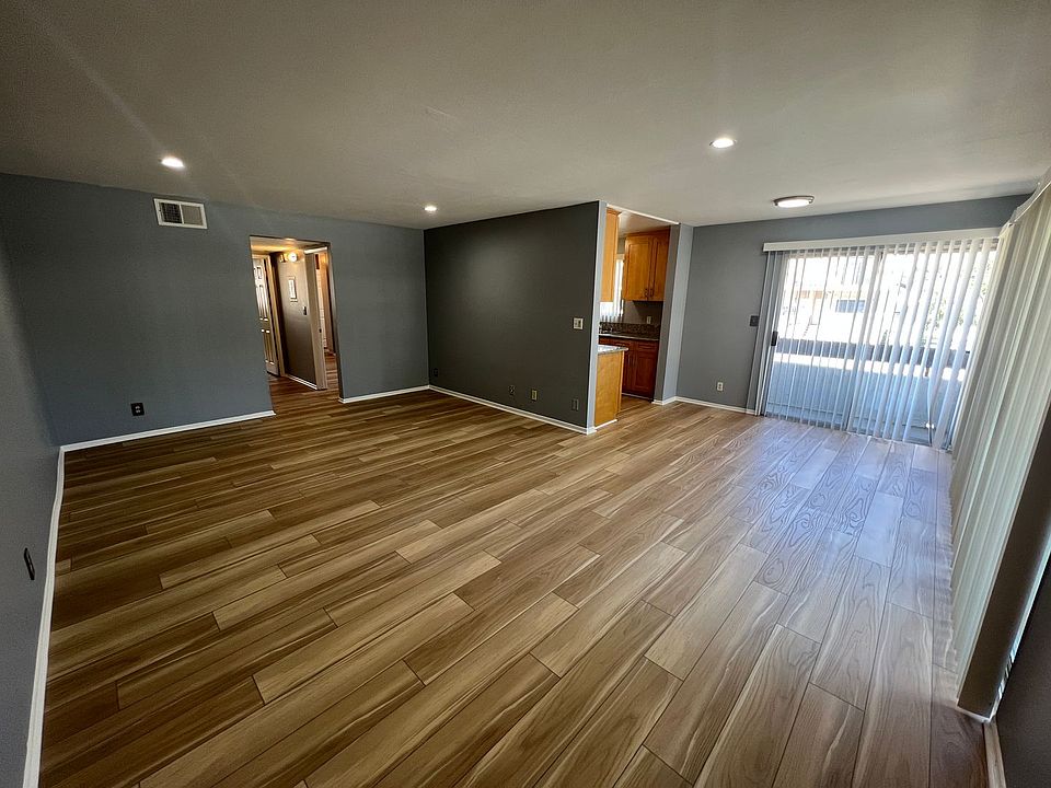 1st image of 10560 Bloomfield St APT 1