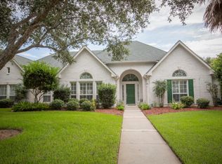 408 Woodway Dr, Victoria, TX 77904