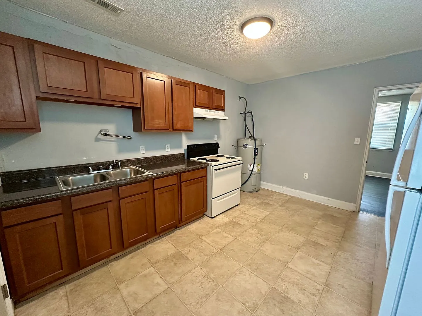 652 B — Photo 3