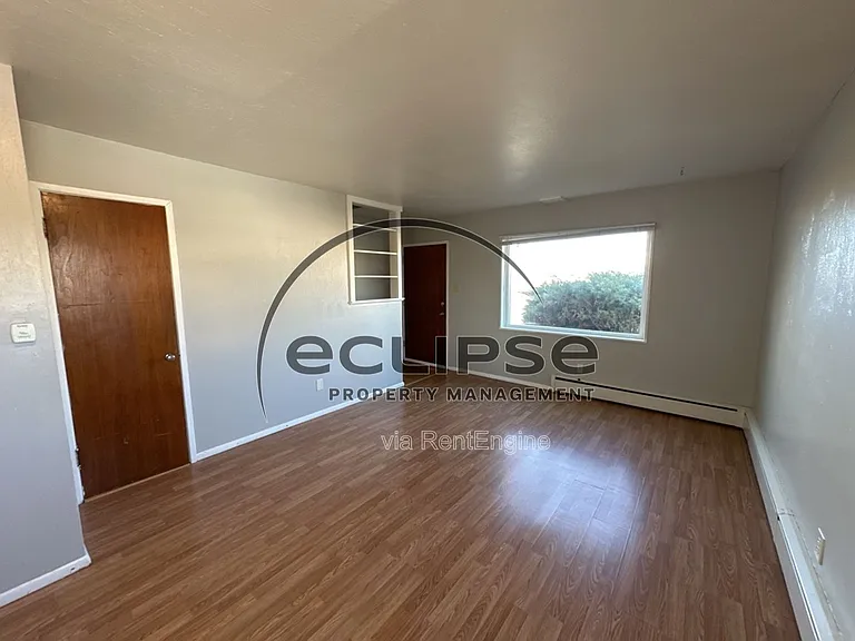 1823 Gunnison Ave — Photo 4