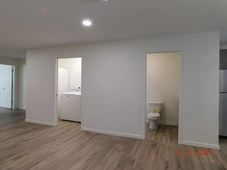 220 S Sycamore St — Photo 13