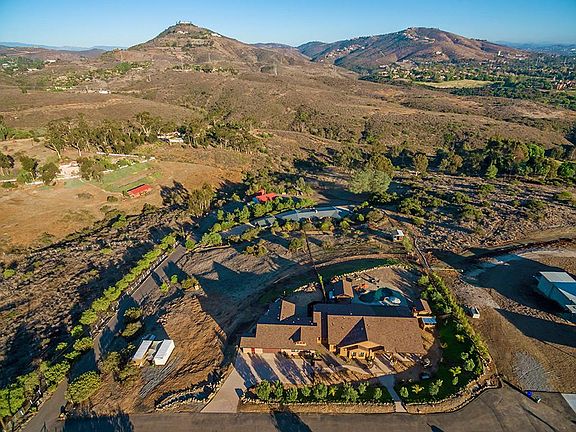 2nd image of 3605 1/2 Fortuna Ranch Rd