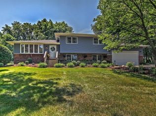 6639 Winding Ridge Rd, Demotte, IN 46310