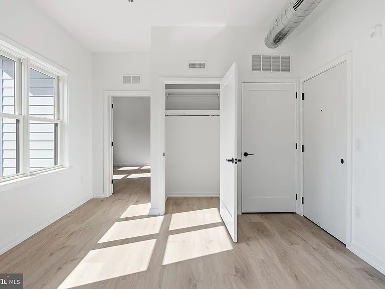 209 New St #6C — Photo 7