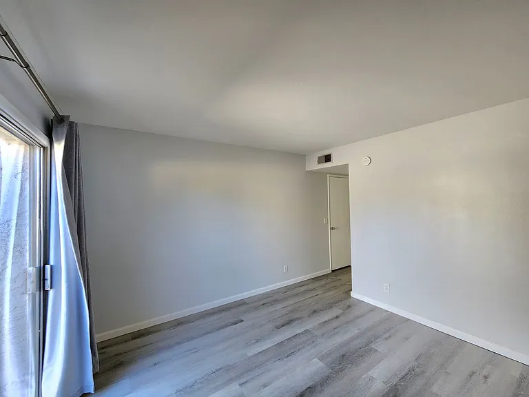 1168 E Cochise Dr — Photo 14