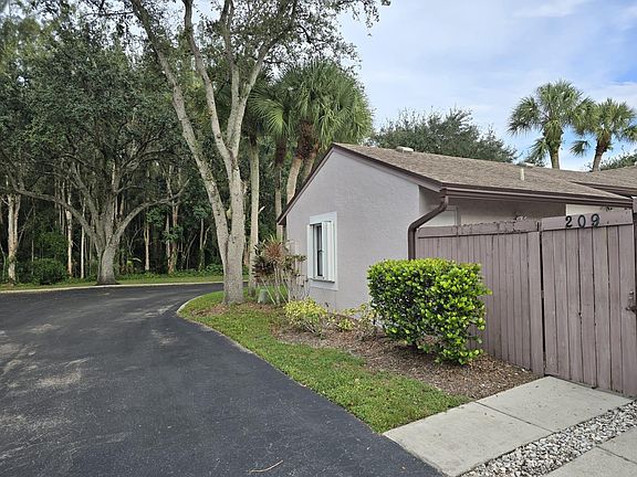 3rd image of 101 NW 115th Avenue