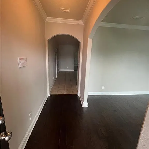 1109 McMurray Pl E — Photo 3