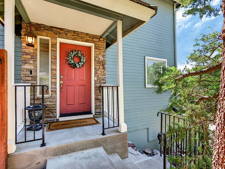 2213 Ridgeview Dr — Photo 2