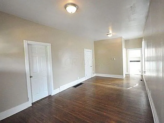 1490 Indianola Ave — Photo 2