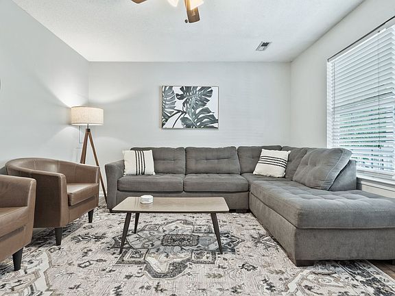 3rd image of 3185 Holly Brook Cir NE
