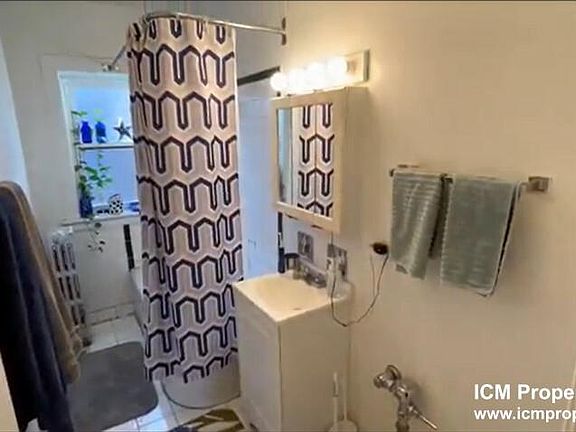 4th image of 4502 N Ashland Ave #3N