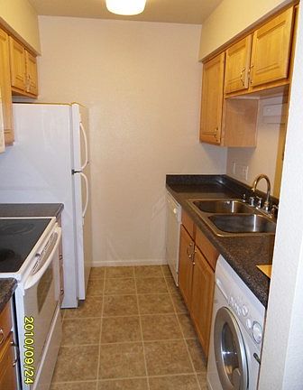 4th image of 1224 E EVERGREEN Street #222