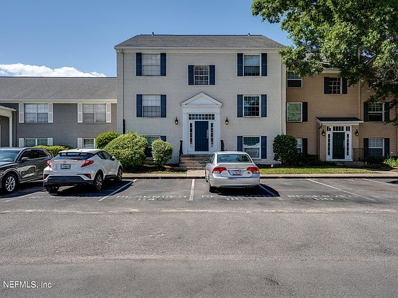 2nd image of 4330 PLAZA GATE Lane S #202