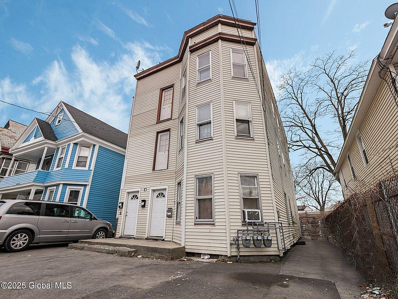 2nd image of 836 Bridge Street