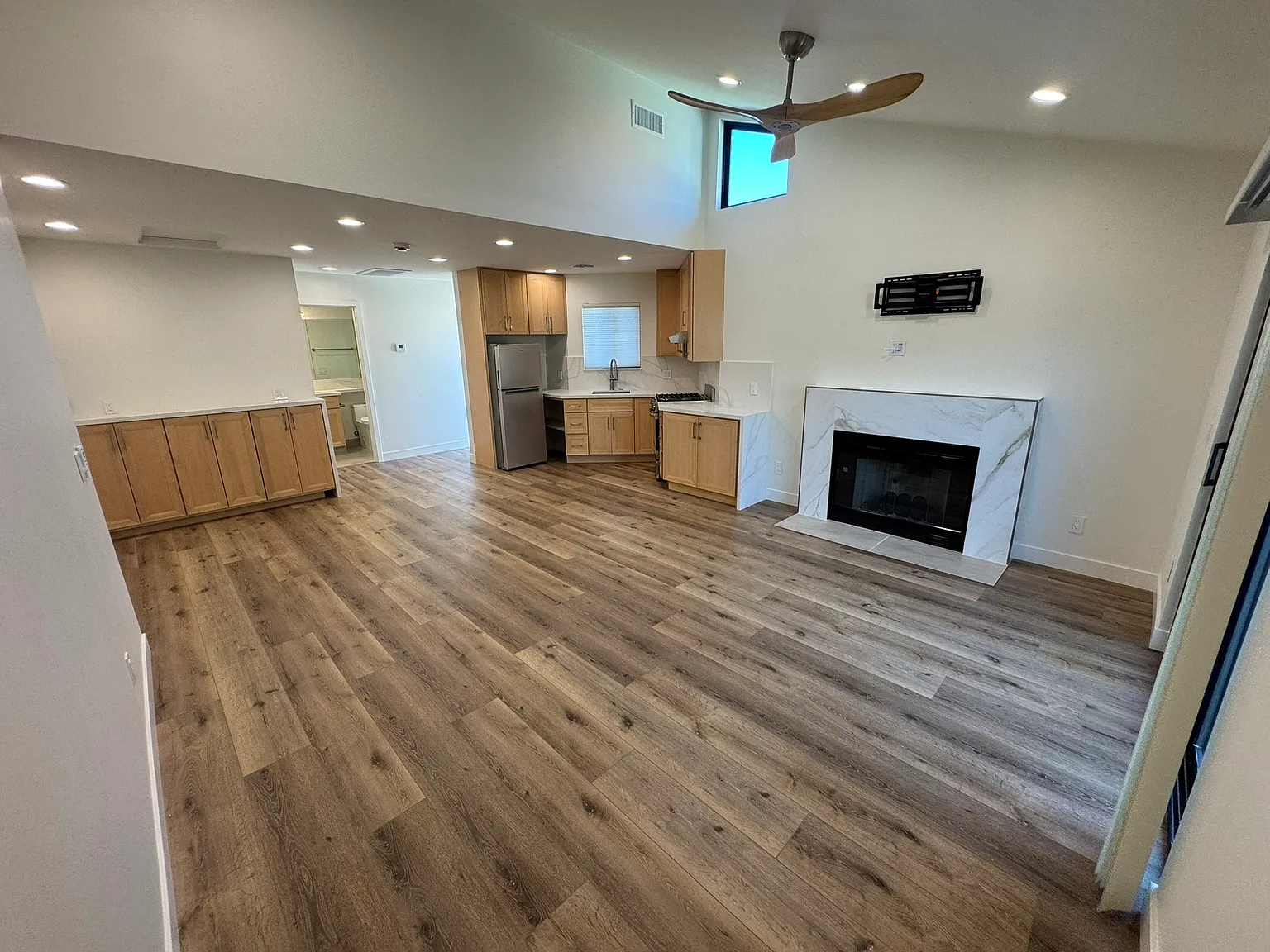 Studio, 500 sqft, $2,200 — Photo 3