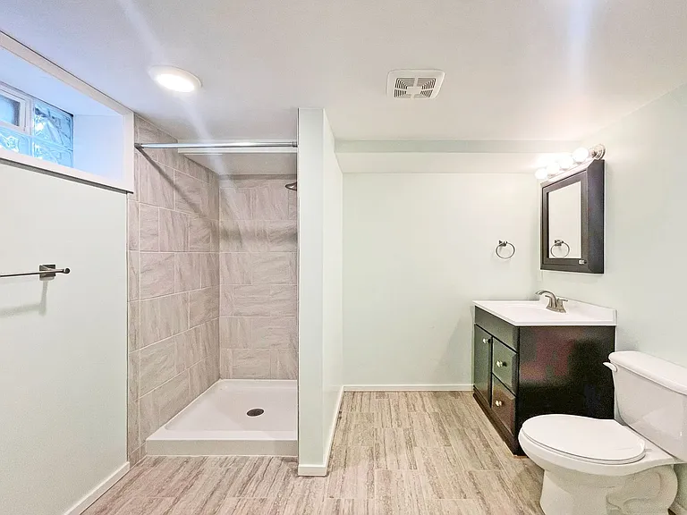 1064 Hackmann Cir NE — Photo 10