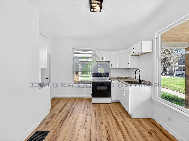 851 Worden St SE — Photo 9