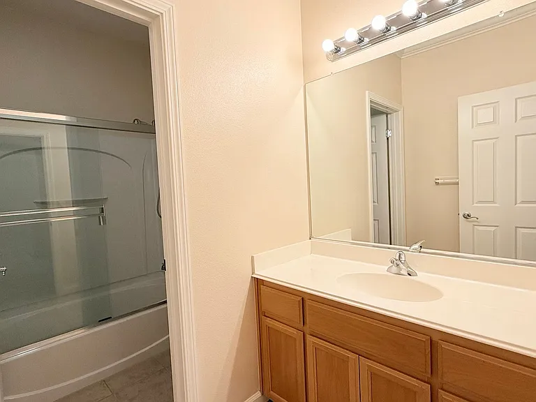 304 Karelian St — Photo 33