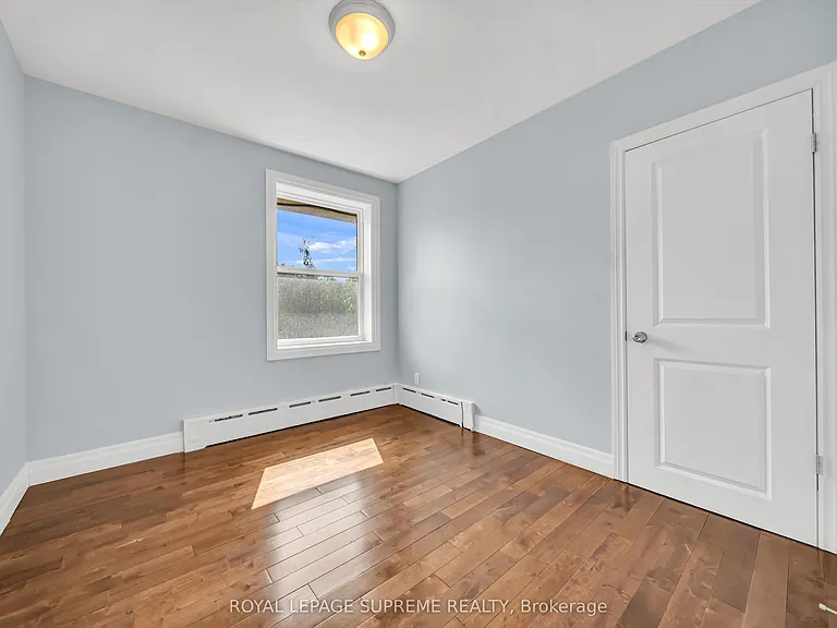 135 Kingsway Cres #4 — Photo 16
