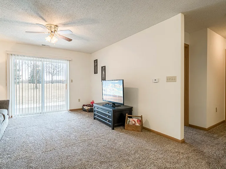 Highland View Apartments — Photo 69