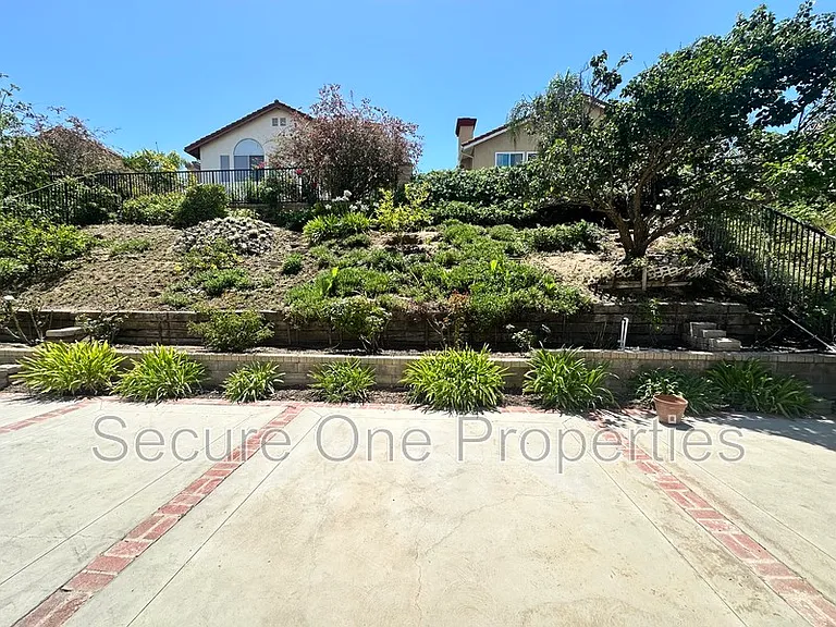 1740 Amarelle St — Photo 40