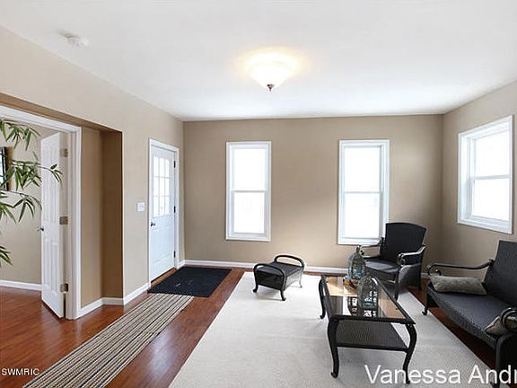 2nd image of 536 Quimby St NE