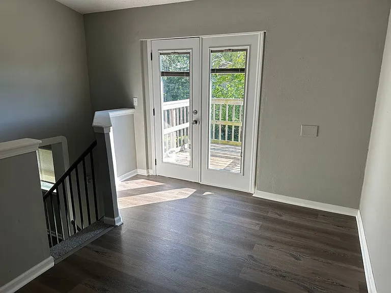 1116 S Elm St — Photo 15