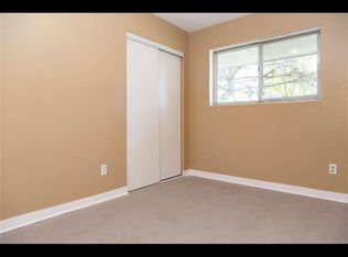 1250 Bluebird Dr, Florissant, MO 63031