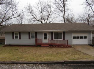 607 S 6th St, Ozark, MO 65721