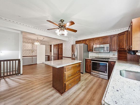 3rd image of 4922 Saint Gemme Ln
