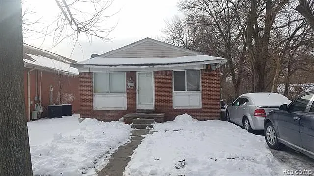 294 Midway Ave photo 1