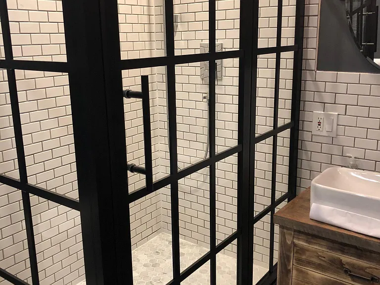 2nd bathroom (outside kitchen & 2nd bedroom)