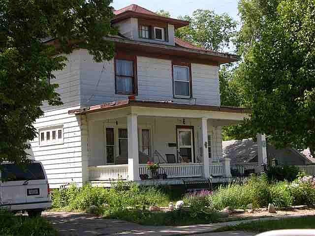2nd image of 717 Fairview Ave